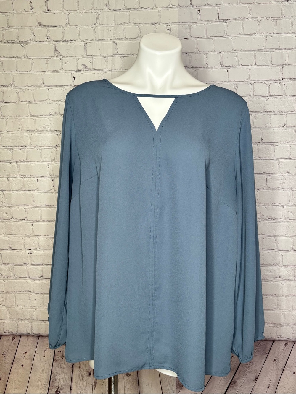 Terra & Sky Blue Gray Blouse with Triangle Cutout and Long Sleeves Size 0X (14W)